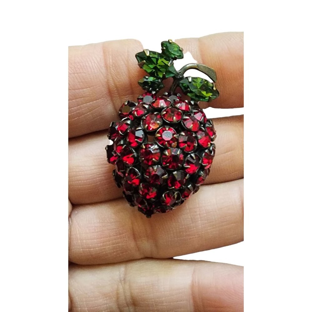 Vintage Signed Schreiner Strawberry Brooch (A2838)